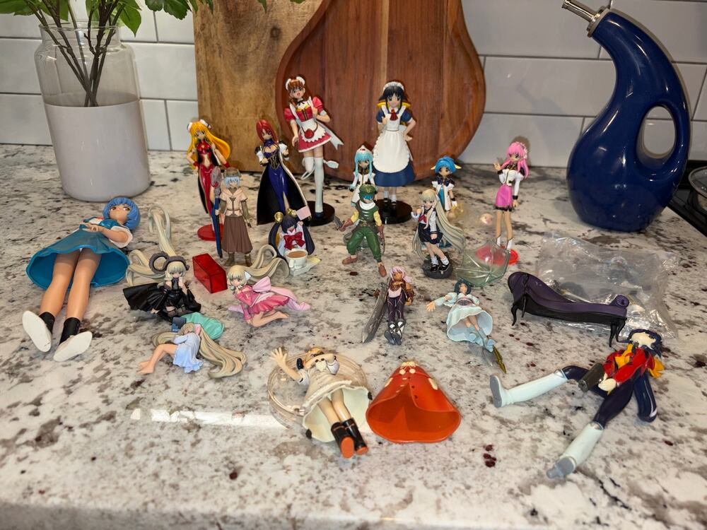 Lot of 20 Anime PVC Figures – Incl. Sleeping Long-Hair + Gothic Horned Girls